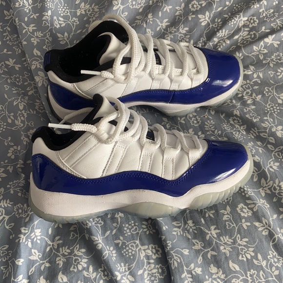 Jordan size 5 in Women’s / 3.5 in youth - Picture 1 of 3